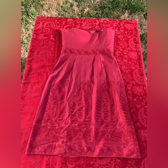 Women's Ann Taylor Strapless Burgundy Dress - Size 2 Cocktail Embroidered‎ - Picture 6 of 6